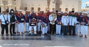 Jamaah Haji Kloter 15 Asal Madina Salat Arbain di Madinah