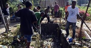 Peringati Hari Lingkungan Hidup, Gotong-royong Bersihkan Irigasi di Panyabungan III
