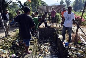 Peringati Hari Lingkungan Hidup, Gotong-royong Bersihkan Irigasi di Panyabungan III