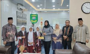 Atika Motivasi Pelajar MIN 3 Madina Utusan Kompetisi Sains Tingkat Nasional