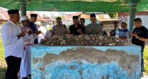 Cabup Madina Saipullah Ziarah ke Makam Ulama dan Raja Sibaroar