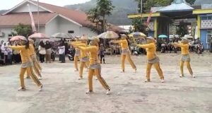 Kemeriahan Omak-omak Ikut Lomba Senam Kreasi di Kotanopan