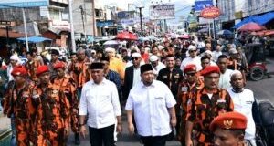 Gelombang Massa Iringi Pendaftaran Pasangan Harun-Ichwan ke KPU Madina