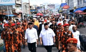 Gelombang Massa Iringi Pendaftaran Pasangan Harun-Ichwan ke KPU Madina