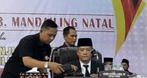 Dilantik Jadi Anggota DPRD Madina, Erwin Efendi Lubis Ucapkan Terima Kasih