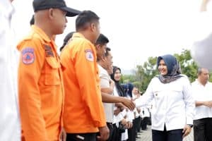 Hari Terakhir Ngantor, Atika Pamit